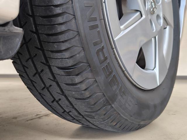 プリウス Ｇ　ワンオーナー　禁煙車　純正ＴＶ付ナビ　バックカメラ　スマートキー　プッシュスタート　キーレスエントリー　ＥＴＣ　クルーズコントロール　純正１５インチアルミホイール　取扱説明書　整備手帳　スペアキー（23枚目）