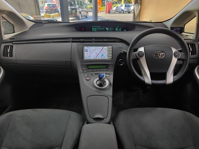 プリウス Ｇ　ワンオーナー　禁煙車　純正ＴＶ付ナビ　バックカメラ　スマートキー　プッシュスタート　キーレスエントリー　ＥＴＣ　クルーズコントロール　純正１５インチアルミホイール　取扱説明書　整備手帳　スペアキー（26枚目）