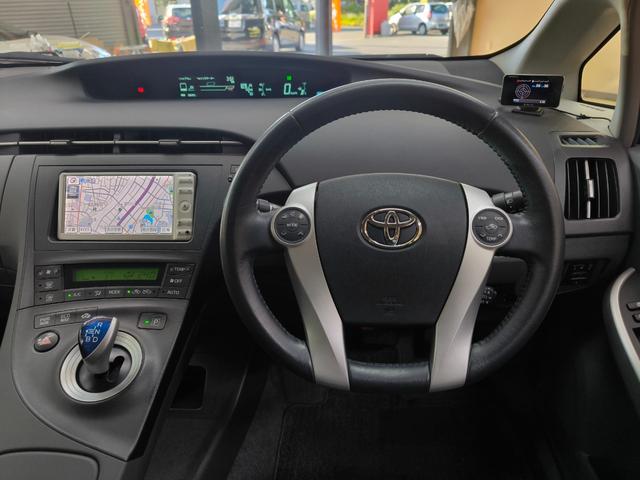 プリウス Ｇ　ワンオーナー　禁煙車　純正ＴＶ付ナビ　バックカメラ　スマートキー　プッシュスタート　キーレスエントリー　ＥＴＣ　クルーズコントロール　純正１５インチアルミホイール　取扱説明書　整備手帳　スペアキー（27枚目）