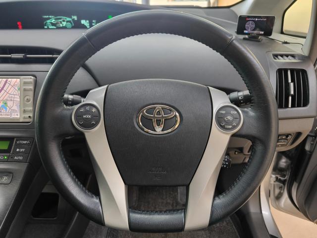 プリウス Ｇ　ワンオーナー　禁煙車　純正ＴＶ付ナビ　バックカメラ　スマートキー　プッシュスタート　キーレスエントリー　ＥＴＣ　クルーズコントロール　純正１５インチアルミホイール　取扱説明書　整備手帳　スペアキー（29枚目）