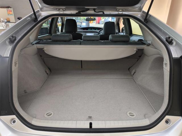 プリウス Ｇ　ワンオーナー　禁煙車　純正ＴＶ付ナビ　バックカメラ　スマートキー　プッシュスタート　キーレスエントリー　ＥＴＣ　クルーズコントロール　純正１５インチアルミホイール　取扱説明書　整備手帳　スペアキー（44枚目）