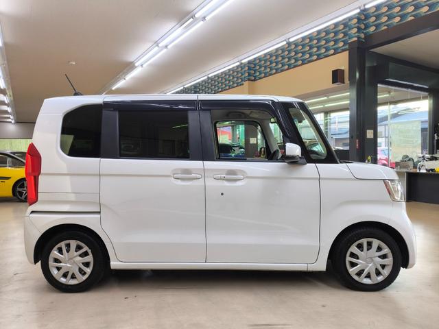 N-BOX G・Lホンダセンシング ワンオーナー 禁煙車 走行3万K台 電動スライドドア ナビ Bカメラ フルセグTV ホンダセンシング クルコン 純正ドラレコ前後 取説整備手帳 スペアキー ETC 盗難防止システム シートヒーター(4枚目)