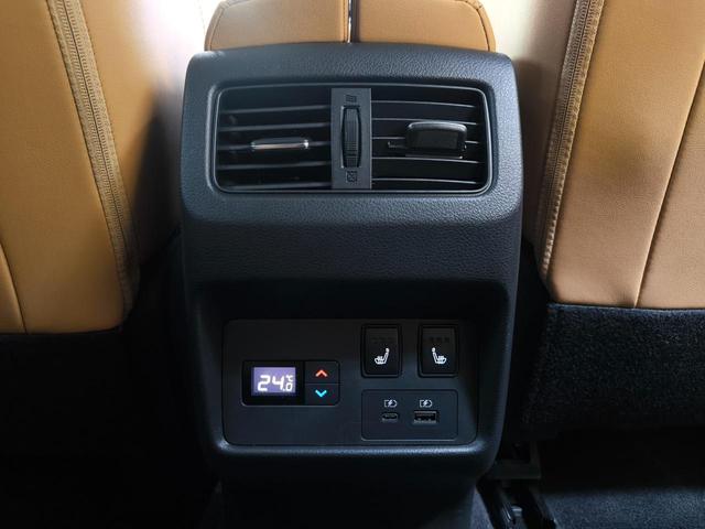 後席にもシートヒーター機能も付いて安心の車内空間！！