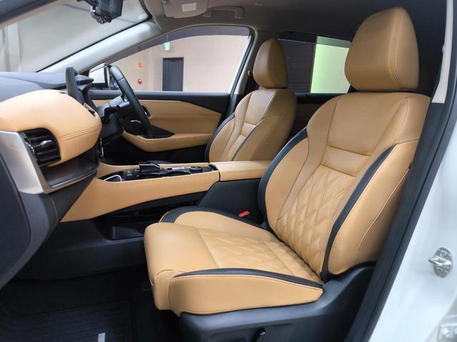 本店から徒歩１分！ショールームあります！その他、掲載車以外にも１００台以上の在庫がございます。