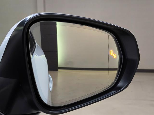 ブラインドスポットモニター付きです！！安全装備も充実しております！！