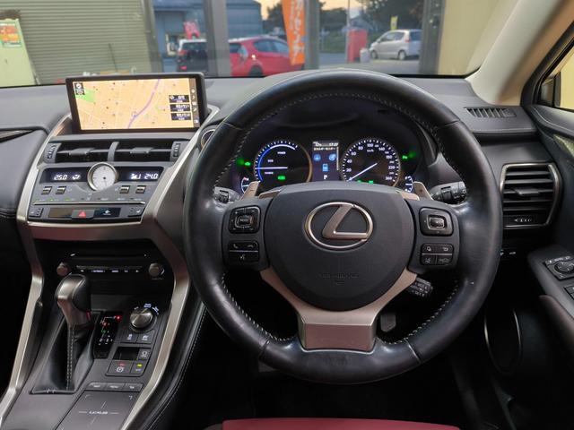 視認性の良いコクピット！見晴らしも良いのでこれなら運転しやすいですね！