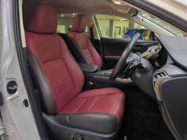 シートの状態も良好です！足元も広々としているので快適に運転することができます！