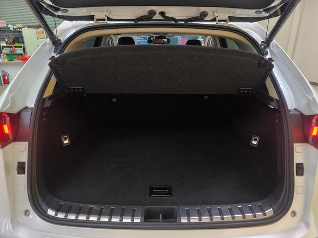 リアハッチを開けると広々とした荷室空間！！