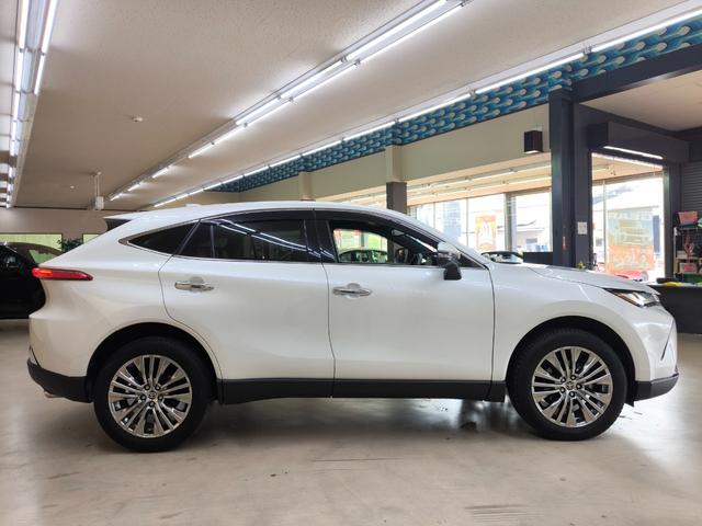 ハリアー Ｚ　レザーパッケージ　ワンオーナー！禁煙車！純１２．３インチディスプレイナビ・フルセグ！バックカメラ！ＪＢＬサウンドシステム！２．０ＥＴＣ！セーフティセンス！電動バックドア！ブラインドスポットモニター！４ＷＤ！（4枚目）