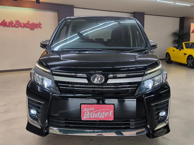 ヴォクシー ＺＳ　煌ＩＩ　ワンオーナー　禁煙車　走行４万Ｋ台　純正１０．５インチナビ　フルセグＴＶ　バックカメラ　フリップダウンモニター　両側電動スライドドア　衝突軽減ブレーキ　取説整備手帳　スペアキー　純正１６ＡＷ　ＥＴＣ（2枚目）