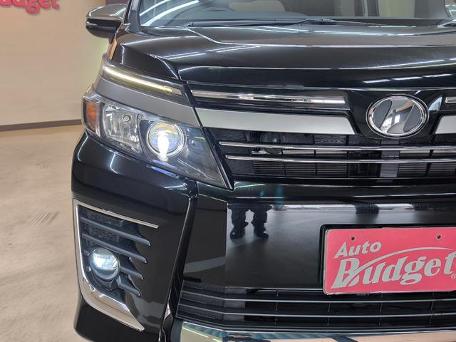 ヴォクシー ＺＳ　煌ＩＩ　ワンオーナー　禁煙車　走行４万Ｋ台　純正１０．５インチナビ　フルセグＴＶ　バックカメラ　フリップダウンモニター　両側電動スライドドア　衝突軽減ブレーキ　取説整備手帳　スペアキー　純正１６ＡＷ　ＥＴＣ（9枚目）