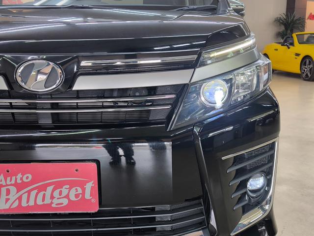 ヴォクシー ＺＳ　煌ＩＩ　ワンオーナー　禁煙車　走行４万Ｋ台　純正１０．５インチナビ　フルセグＴＶ　バックカメラ　フリップダウンモニター　両側電動スライドドア　衝突軽減ブレーキ　取説整備手帳　スペアキー　純正１６ＡＷ　ＥＴＣ（10枚目）