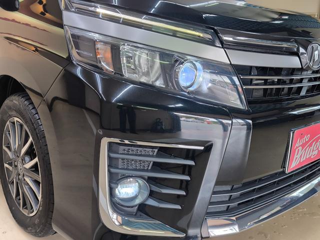 ヴォクシー ＺＳ　煌ＩＩ　ワンオーナー　禁煙車　走行４万Ｋ台　純正１０．５インチナビ　フルセグＴＶ　バックカメラ　フリップダウンモニター　両側電動スライドドア　衝突軽減ブレーキ　取説整備手帳　スペアキー　純正１６ＡＷ　ＥＴＣ（11枚目）