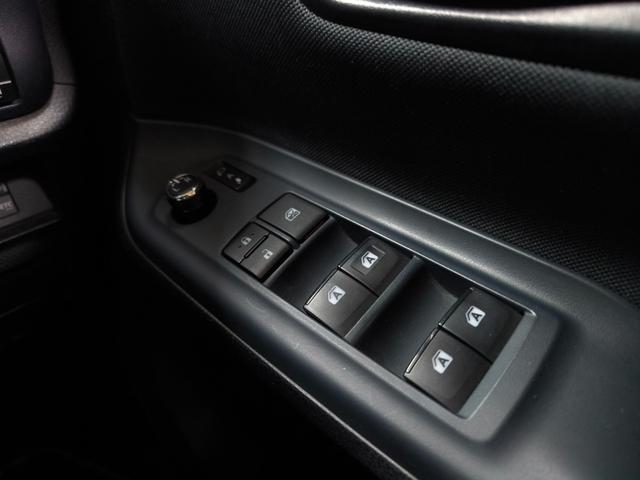 ヴォクシー ＺＳ　煌ＩＩ　ワンオーナー　禁煙車　走行４万Ｋ台　純正１０．５インチナビ　フルセグＴＶ　バックカメラ　フリップダウンモニター　両側電動スライドドア　衝突軽減ブレーキ　取説整備手帳　スペアキー　純正１６ＡＷ　ＥＴＣ（33枚目）