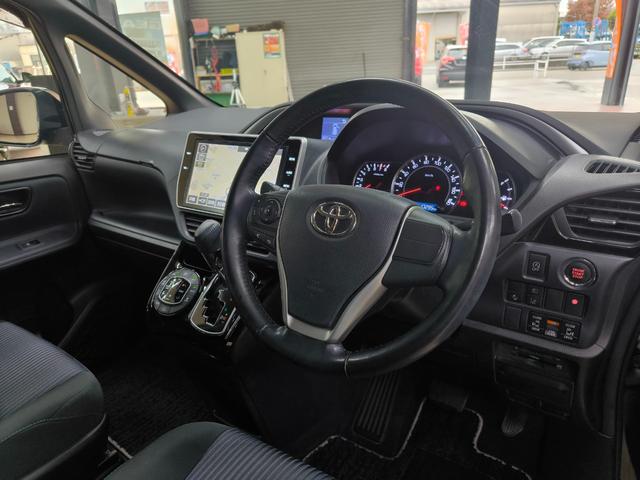 ヴォクシー ＺＳ　煌ＩＩ　ワンオーナー　禁煙車　走行４万Ｋ台　純正１０．５インチナビ　フルセグＴＶ　バックカメラ　フリップダウンモニター　両側電動スライドドア　衝突軽減ブレーキ　取説整備手帳　スペアキー　純正１６ＡＷ　ＥＴＣ（35枚目）