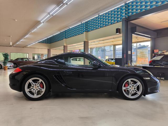 ケイマン Ｓ　ワンオーナー　禁煙車　左ハンドル　走行２万Ｋ台　６速マニュアル車　ハーフレザー　シートヒーター　ナビ　フルセグＴＶ　取説整備手帳　スペアキー　盗難防止システム　　純正１８ＡＷ　ＥＴＣ　横滑り防止機能（4枚目）