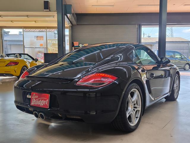 ケイマン Ｓ　ワンオーナー　禁煙車　左ハンドル　走行２万Ｋ台　６速マニュアル車　ハーフレザー　シートヒーター　ナビ　フルセグＴＶ　取説整備手帳　スペアキー　盗難防止システム　　純正１８ＡＷ　ＥＴＣ　横滑り防止機能（5枚目）