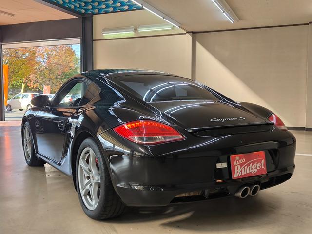 ケイマン Ｓ　ワンオーナー　禁煙車　左ハンドル　走行２万Ｋ台　６速マニュアル車　ハーフレザー　シートヒーター　ナビ　フルセグＴＶ　取説整備手帳　スペアキー　盗難防止システム　　純正１８ＡＷ　ＥＴＣ　横滑り防止機能（7枚目）