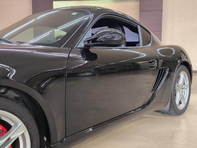 ケイマン Ｓ　ワンオーナー　禁煙車　左ハンドル　走行２万Ｋ台　６速マニュアル車　ハーフレザー　シートヒーター　ナビ　フルセグＴＶ　取説整備手帳　スペアキー　盗難防止システム　　純正１８ＡＷ　ＥＴＣ　横滑り防止機能（15枚目）