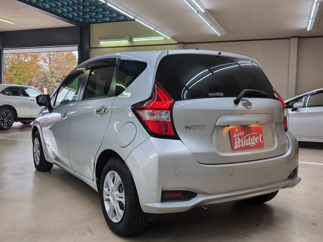 ノート ｅ－パワー　Ｘ　車検整備付　禁煙車　走行１万Ｋ台　純正ナビ　バックカメラ　３６０度カメラ　フルセグＴＶ　衝突軽減ブレーキ　クリアランスソナー　純正デジタルミラー　取説整備手帳　スペアキー　盗難防止システム（7枚目）
