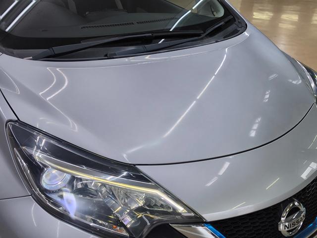 ノート ｅ－パワー　Ｘ　車検整備付　禁煙車　走行１万Ｋ台　純正ナビ　バックカメラ　３６０度カメラ　フルセグＴＶ　衝突軽減ブレーキ　クリアランスソナー　純正デジタルミラー　取説整備手帳　スペアキー　盗難防止システム（12枚目）