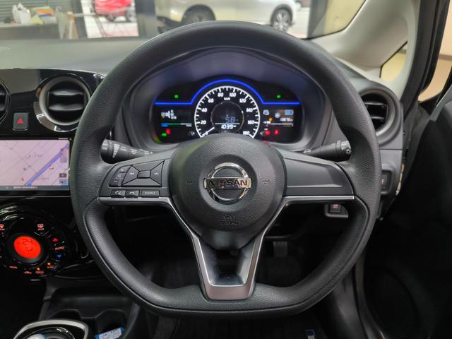 ノート ｅ－パワー　Ｘ　車検整備付　禁煙車　走行１万Ｋ台　純正ナビ　バックカメラ　３６０度カメラ　フルセグＴＶ　衝突軽減ブレーキ　クリアランスソナー　純正デジタルミラー　取説整備手帳　スペアキー　盗難防止システム（29枚目）