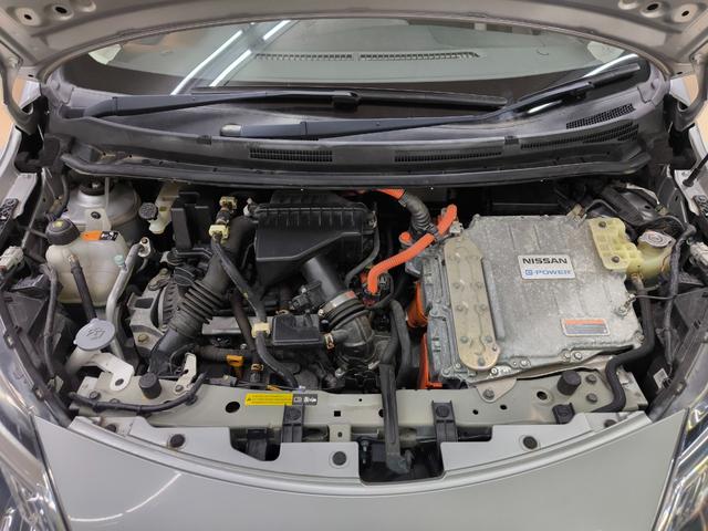 ノート ｅ－パワー　Ｘ　車検整備付　禁煙車　走行１万Ｋ台　純正ナビ　バックカメラ　３６０度カメラ　フルセグＴＶ　衝突軽減ブレーキ　クリアランスソナー　純正デジタルミラー　取説整備手帳　スペアキー　盗難防止システム（42枚目）