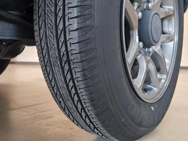 ジムニー ＸＣ　禁煙車　走行１万Ｋ台　車検整備付　シートヒーター　取説整備手帳　スペアキー　デュアルセンサーブレーキサポート　ディスプレーオーディオ　ＬＥＤ　盗難防止システム　衝突安全ボディ　ＥＴＣ　クルコン（22枚目）