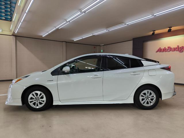 プリウス S 禁煙車 車検R9年3月 プリクラッシュシステム 純正ナビ バックカメラ フルセグTV LEDヘッドライト クルーズコントロール レーンキープアシスト エアロ ETC 盗難防止システム 純正AW(8枚目)