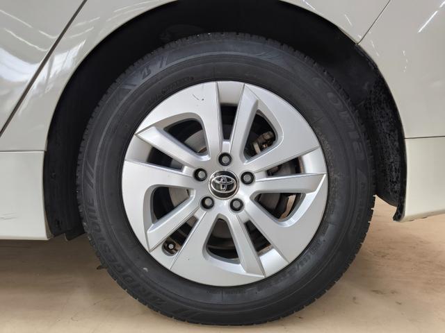 プリウス S 禁煙車 車検R9年3月 プリクラッシュシステム 純正ナビ バックカメラ フルセグTV LEDヘッドライト クルーズコントロール レーンキープアシスト エアロ ETC 盗難防止システム 純正AW(20枚目)