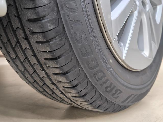 プリウス S 禁煙車 車検R9年3月 プリクラッシュシステム 純正ナビ バックカメラ フルセグTV LEDヘッドライト クルーズコントロール レーンキープアシスト エアロ ETC 盗難防止システム 純正AW(23枚目)