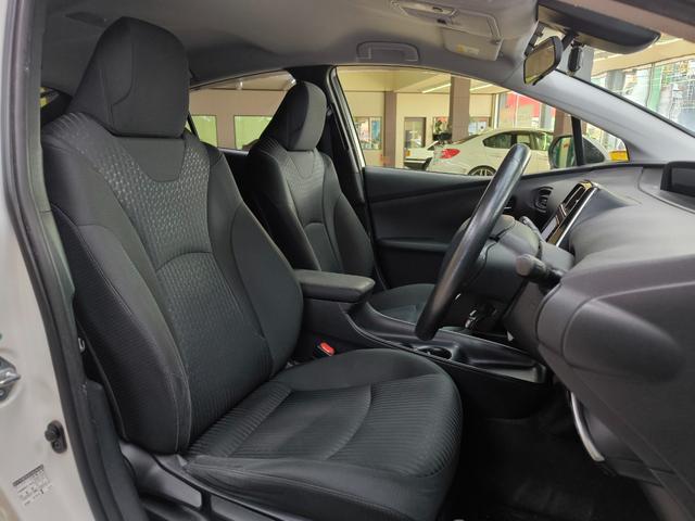 プリウス S 禁煙車 車検R9年3月 プリクラッシュシステム 純正ナビ バックカメラ フルセグTV LEDヘッドライト クルーズコントロール レーンキープアシスト エアロ ETC 盗難防止システム 純正AW(47枚目)