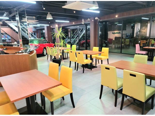 �V���[���[�������j���[�A�����܂�����L�X�ƃJ�t�F�̂悤�ȕ��͋C�ł��̂ŁA���C�y�ɂ�������艺������