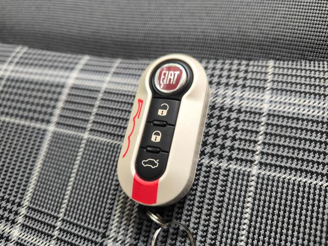 ５００Ｃ ツインエア　ラウンジ　車検整備付　禁煙車　走行１万Ｋ台　電動ソフトトップ　ＨＩＤヘッドライト　フォグランプ　ディスプレイオーディオ　取説整備手帳　純正１６ＡＷ　盗難防止システム　オートエアコン　ＥＴＣ　横滑り防止機能（43枚目）