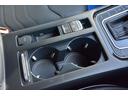 ★電子パーキングブレーキ付き★アクセサリーソケットやドリンクホルダーはこちらに装備しています