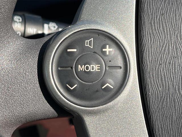プリウス Ｓ　ＥＴＣ　バックカメラ　ナビ　ＴＶ　アルミホイール　オートライト　ＣＶＴ　スマートキー　アイドリングストップ　電動格納ミラー　盗難防止システム　ＣＤ　ＤＶＤ再生　ミュージックプレイヤー接続可　半年保証（10枚目）