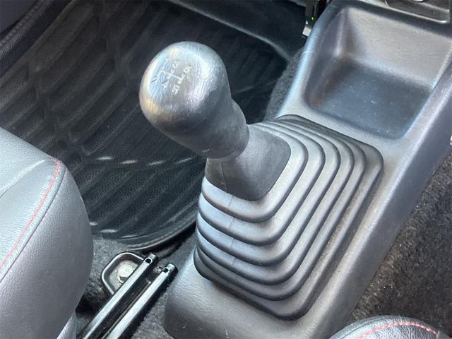 ジムニー ワイルドウインド 4WD ETC キーレスエントリー 電動格納ミラー シートヒーター MT ABS CD MD リフトアップ ルーフレール アルミホイール 衝突安全ボディ エアコン パワーウィンドウ(5枚目)