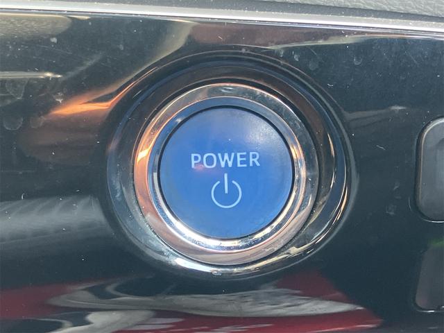 プリウス Ａ　クリアランスソナー　レーンアシスト　オートクルーズコントロール　パークアシスト　衝突被害軽減システム　バックカメラ　ナビ　ＴＶ　アルミホイール　オートマチックハイビーム　オートライト（10枚目）