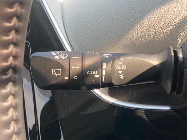 プリウス Ａ　クリアランスソナー　レーンアシスト　オートクルーズコントロール　パークアシスト　衝突被害軽減システム　バックカメラ　ナビ　ＴＶ　アルミホイール　オートマチックハイビーム　オートライト（41枚目）