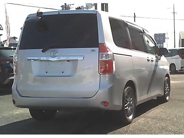 ノア X Lセレクション 社外ナビ DVD再生 CD再生 Bluetooth バックカメラ ETC オートエアコン 片側電動スライドドア スマートキー 電動格納ミラー 3列シート UVカットプライバシーガラス(4枚目)