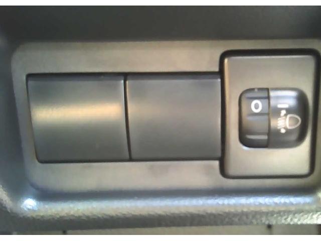 スペーシアカスタム ハイブリッドGS スマートキー 片側電動スライドドア 横滑り防止装置 アイドリングストップ 運転席シートヒーター オートエアコン 電動格納ミラー UVカットガラス(6枚目)