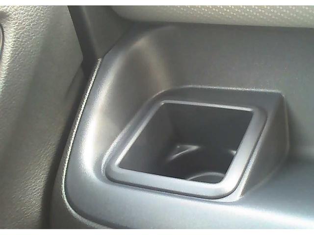 ソリオ ハイブリッドＭＧ　ＳＵＺＵＫＩセーフティサポート　クルーズコントロール　片側電動スライドドア　車線逸脱警報　標識認識機能　誤発進抑制機能　　スマートキー　電動格納ミラー　アイドリングストップ（18枚目）