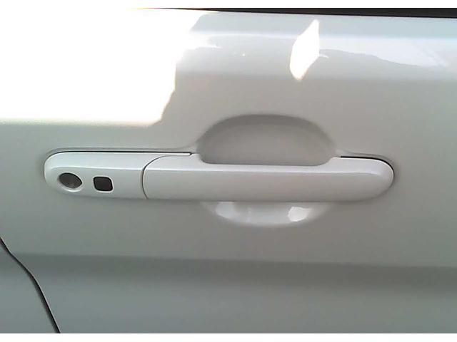 ソリオバンディット ハイブリッドＭＶ　ＳＵＺＵＫＩセーフティサポート　両側電動スライドドア　車線逸脱警報　クルーズコントロール　電動パーキングブレーキ　ＵＶカットガラス　本革巻／オーディオスイッチ　ロールサンシェード　　スマートキー（6枚目）