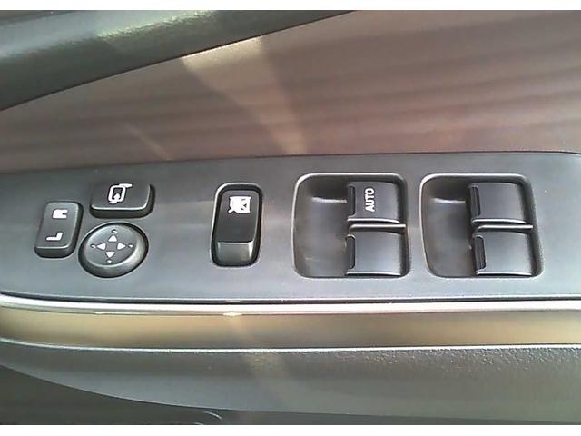 ソリオバンディット ハイブリッドＭＶ　ＳＵＺＵＫＩセーフティサポート　両側電動スライドドア　車線逸脱警報　クルーズコントロール　電動パーキングブレーキ　ＵＶカットガラス　本革巻／オーディオスイッチ　ロールサンシェード　　スマートキー（9枚目）