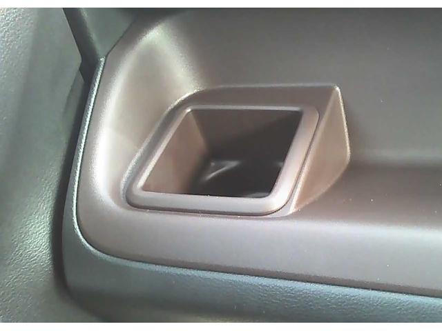 ソリオバンディット ハイブリッドＭＶ　ＳＵＺＵＫＩセーフティサポート　両側電動スライドドア　車線逸脱警報　クルーズコントロール　電動パーキングブレーキ　ＵＶカットガラス　本革巻／オーディオスイッチ　ロールサンシェード　　スマートキー（31枚目）