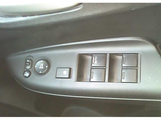 フィットハイブリッド シャトルハイブリッド　スマートキー　社外ナビ　ワンセグＴＶ　ＥＴＣ　バックカメラ　横滑り防止装置　衝突被害軽減ブレーキ　盗難防止装置　アイドリングストップ　電動格納ミラー　オートライト　オートエアコン（8枚目）