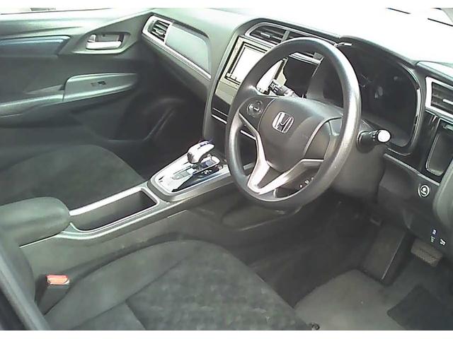 フィットハイブリッド シャトルハイブリッド　スマートキー　社外ナビ　ワンセグＴＶ　ＥＴＣ　バックカメラ　横滑り防止装置　衝突被害軽減ブレーキ　盗難防止装置　アイドリングストップ　電動格納ミラー　オートライト　オートエアコン（19枚目）