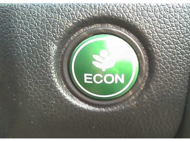 フィットハイブリッド シャトルハイブリッド　スマートキー　社外ナビ　ワンセグＴＶ　ＥＴＣ　バックカメラ　横滑り防止装置　衝突被害軽減ブレーキ　盗難防止装置　アイドリングストップ　電動格納ミラー　オートライト　オートエアコン（32枚目）