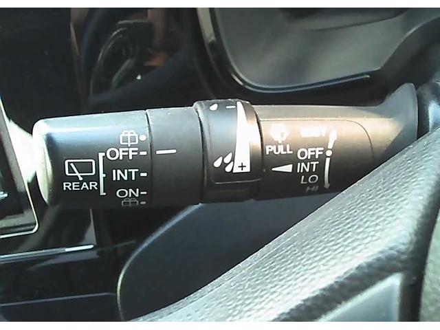 フィットハイブリッド シャトルハイブリッド　スマートキー　社外ナビ　ワンセグＴＶ　ＥＴＣ　バックカメラ　横滑り防止装置　衝突被害軽減ブレーキ　盗難防止装置　アイドリングストップ　電動格納ミラー　オートライト　オートエアコン（37枚目）