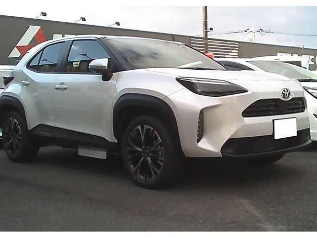 ヤリスクロス ハイブリッドZ 純正ディスプレイナビ オートクルーズコントロール ブラインドスポットモニター リアトラフィックモニター シートヒーター レーンキープアシスト 障害物センサー オートマチックハイビーム(2枚目)